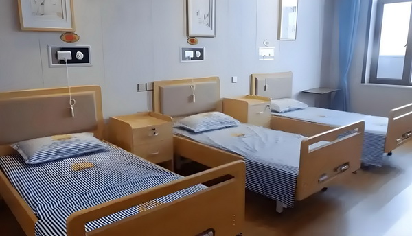 绣明窗